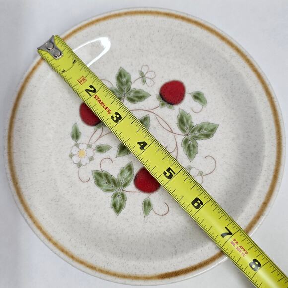 Vintage JC Penney Strawberry Plate 7.25" – Retro Kitchen Collectible - Picture 2 of 4